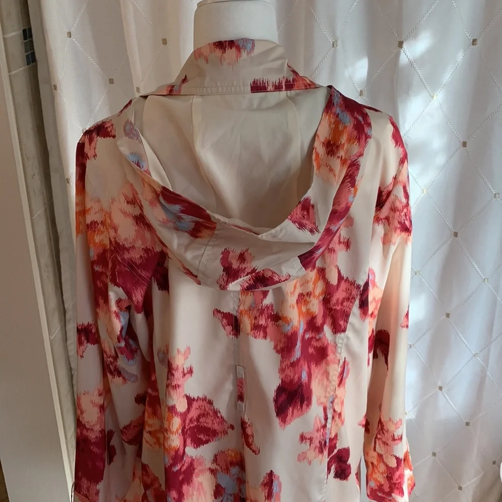 CHICOS lightweight trench coat with detachable hood - Picture 4 of 7